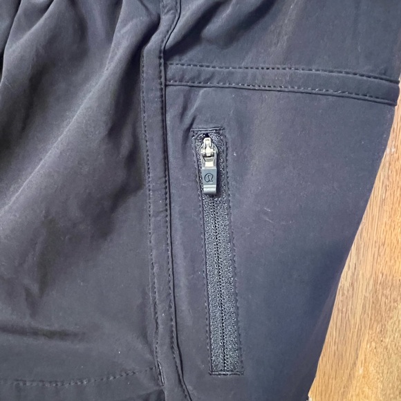 Lululemon run speed up black short. S:4 . Great condition - Picture 2 of 7